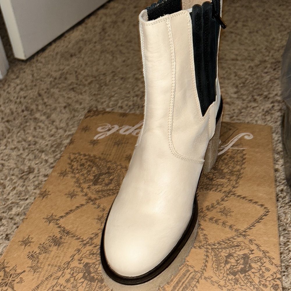 NWB Free People JAMES CHELSEA BOOT White - Picture 8 of 9